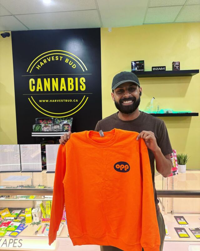 Thank you for supporting locally owned small businesses. We will be giving away from our customer appreciation. Our winner from the pick 😁 🥳 🎉  #harvestbud #bestbuds #customerappreciation @brokencoast.ca #windsorontario #universityofwindsor #giveawaywinner #storegiveaway #giveaway  #420 @harvestbud.ca #universityofwindsor #windsorgiveaway @weedmeeverywhere @otherpeoplespot #otherpeoplespot  www.harvestbud.ca